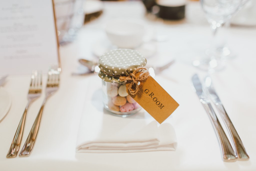 Gastgeschenk im Glas mit Namensschild